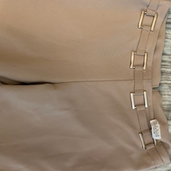 Casual cream pants with silver belt - Picture 3 of 3
